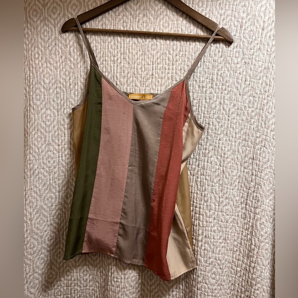 Multi color tank - Picture 2 of 3